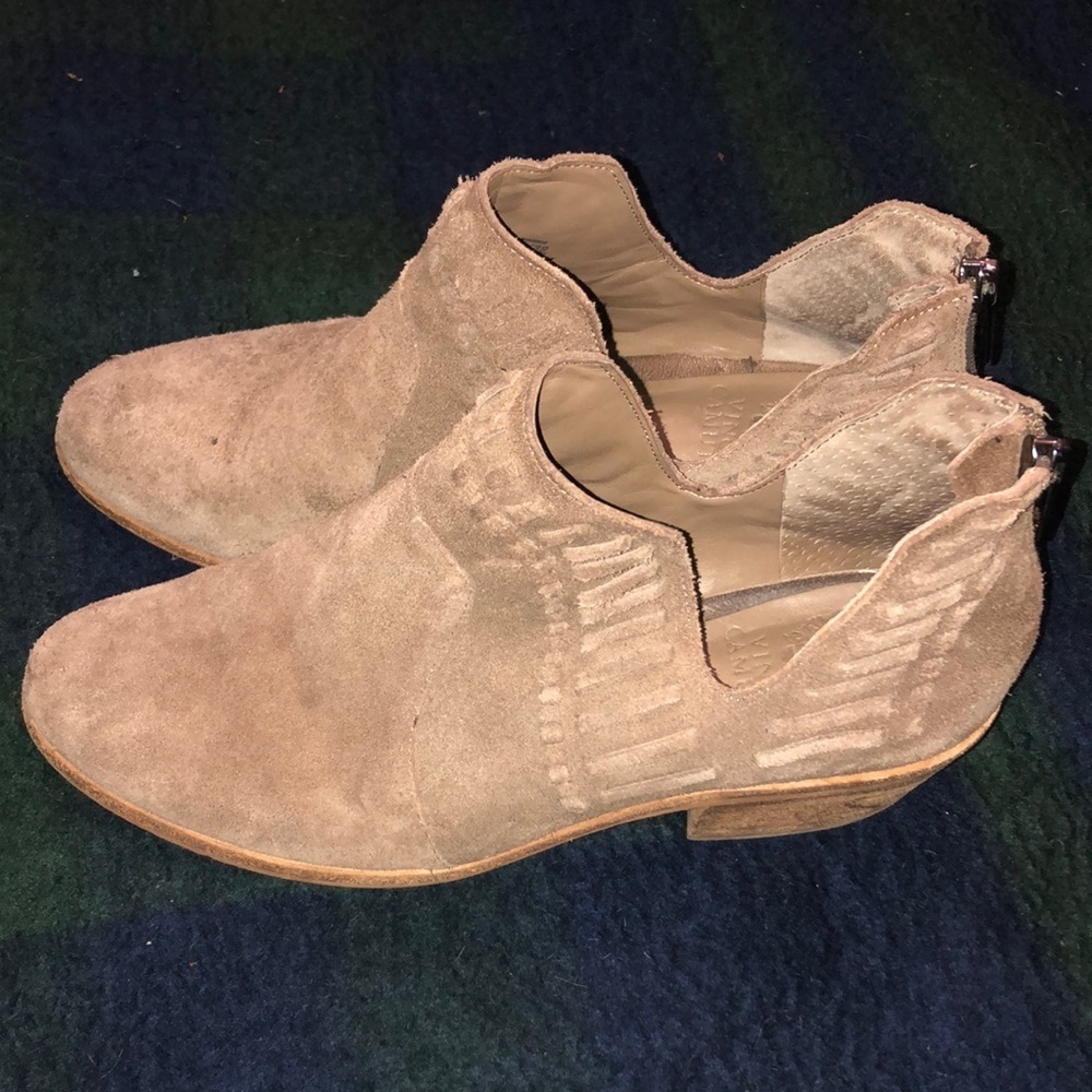 Vince Camuto brown ankle booties sued style fit like a size 7 rounded toe heeled